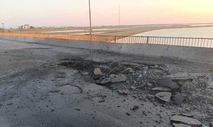 По Чонгарскому мосту в Крыму ночью был нанесен удар